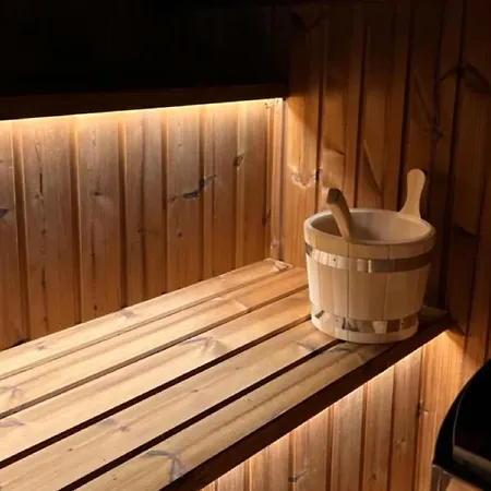 Comfortable Villa, Sauna, Jacuzzi Vakantiehuis