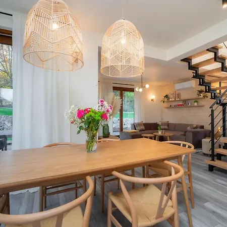 Vakantiehuis Comfortable Villa, Sauna, Jacuzzi Marcyporeba