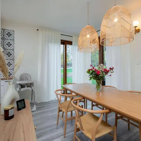 Vakantiehuis Comfortable Villa, Sauna, Jacuzzi Marcyporeba