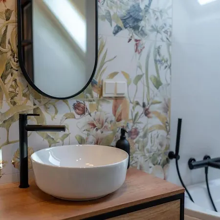 Comfortable Villa, Sauna, Jacuzzi Vakantiehuis *