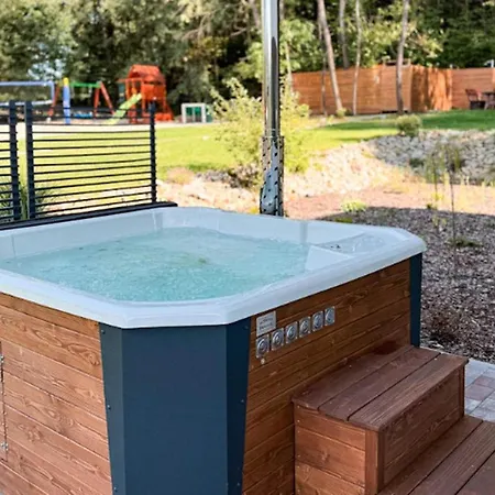 Comfortable Villa, Sauna, Jacuzzi Marcyporeba